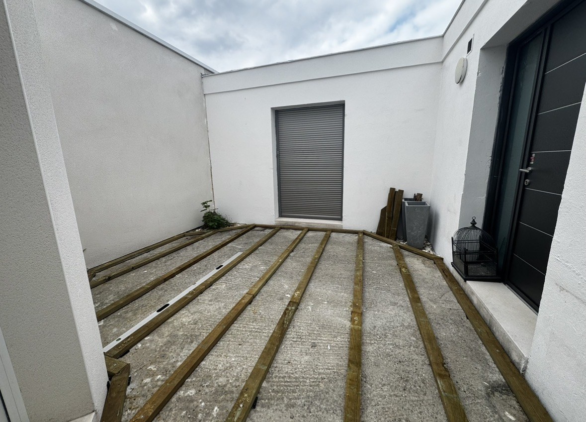 Mise en place de la structure bois de la terrasse